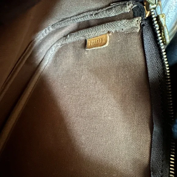 Louis Vuitton Monogram Pochette Accessories - Picture 10 of 11